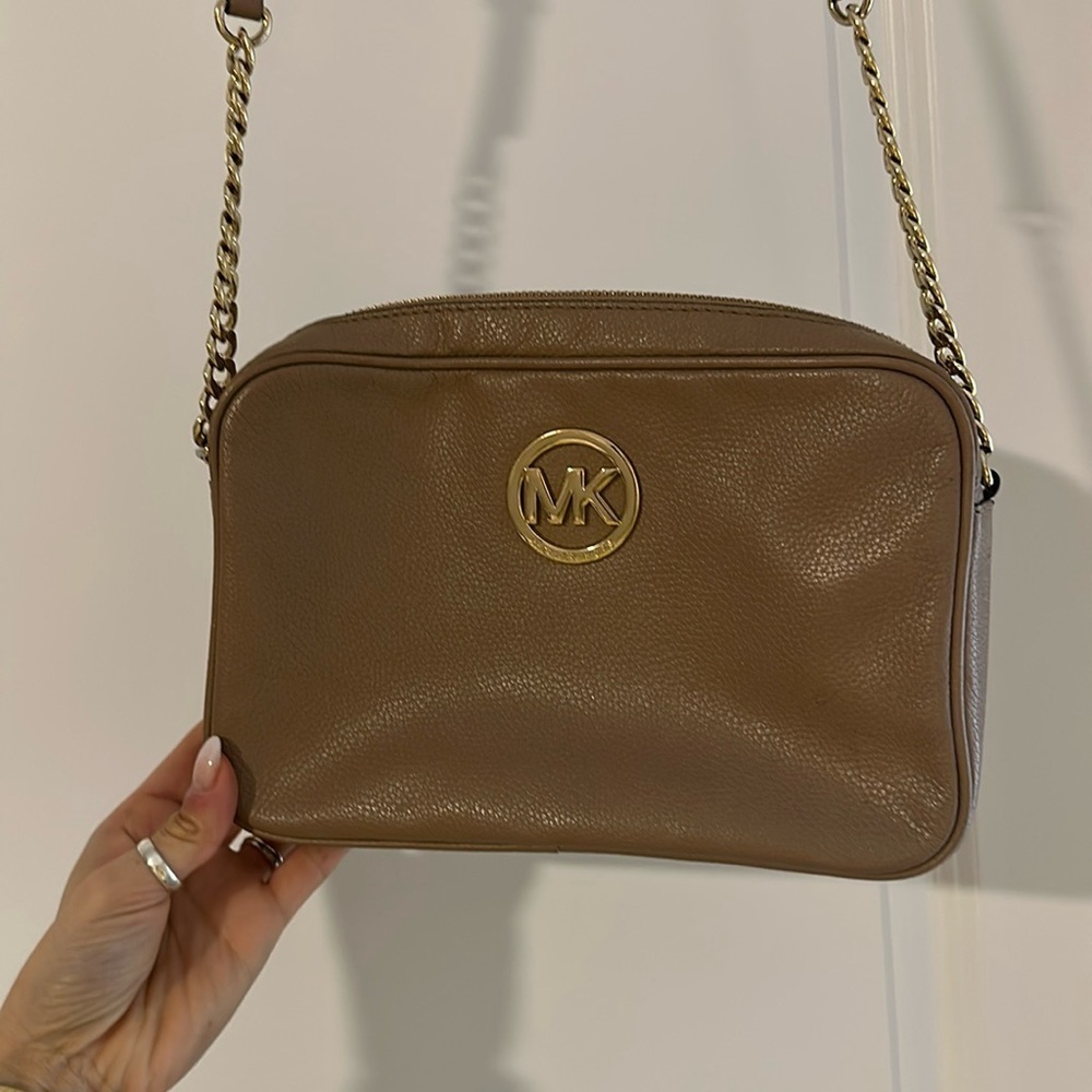 Michael Kors crossbody | tan